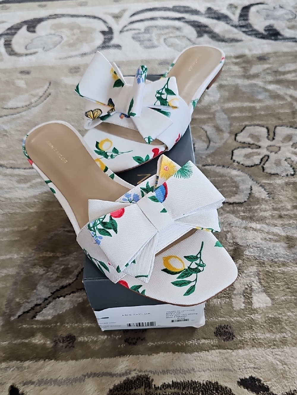 White Floral Bow Slide Sandals - Women